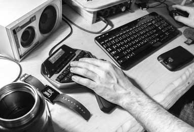 拉菲尼亚拒绝领奖，金球奖信任崩塌，贝林厄姆空降引巴西球员发声