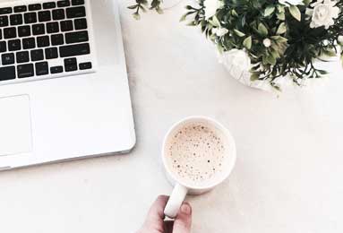 拉菲尼亚拒绝领奖，金球奖信任崩塌，贝林厄姆空降引巴西球员发声