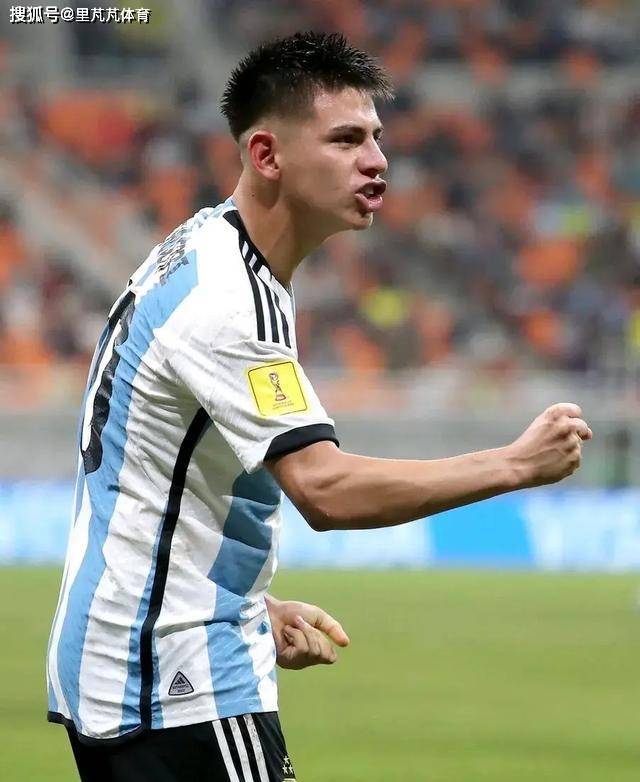 选择错误让“曼城天才”失去比赛空间？瓜迪奥拉要给他铺新路了